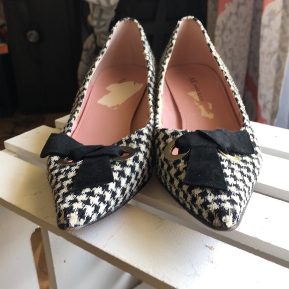 Black and white shoes by Anne Klein size 8 1/2 M outside good condition - Picture 7 of 7
